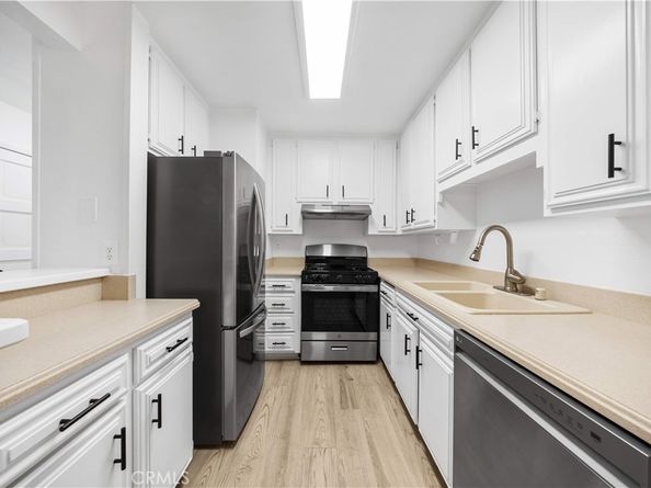 1001 W Macarthur 2, Santa Ana CA 92707