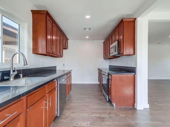 521 W 98th, Los Angeles CA 90044