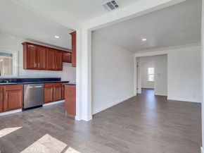 521 W 98th, Los Angeles CA 90044