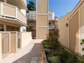 3845 Farquhar Unit 305, Los Alamitos CA 90720