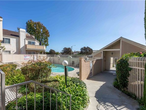 3845 Farquhar Unit 305, Los Alamitos CA 90720