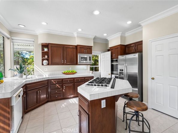 859 S Parkglen Place, Anaheim Hills CA 92808