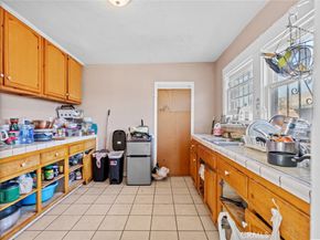 947 81, Los Angeles CA 90044