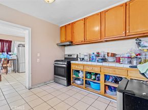 947 81, Los Angeles CA 90044