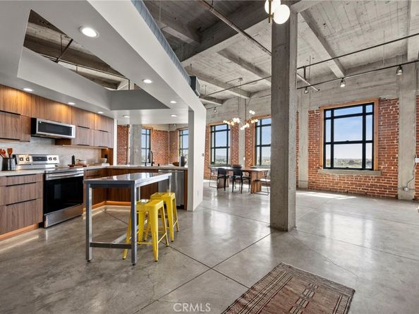 100 W 5th Street 8D, Long Beach CA 90802