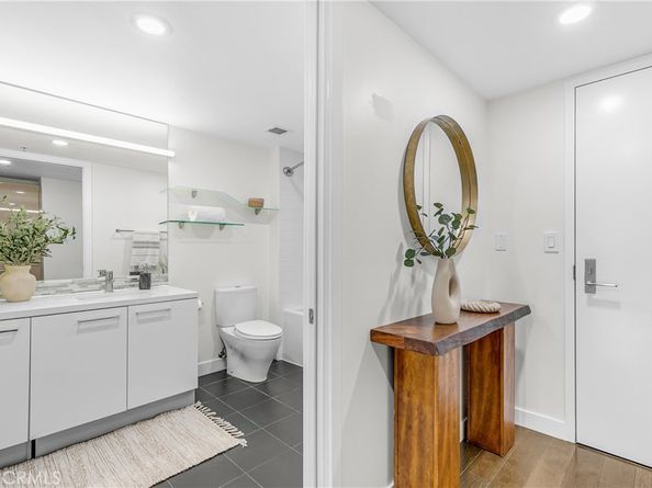901 S Flower Street 402, Los Angeles CA 90015