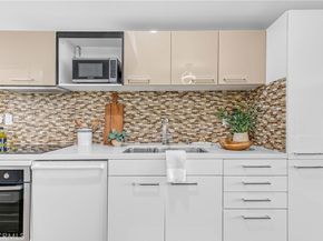 901 S Flower Street 402, Los Angeles CA 90015