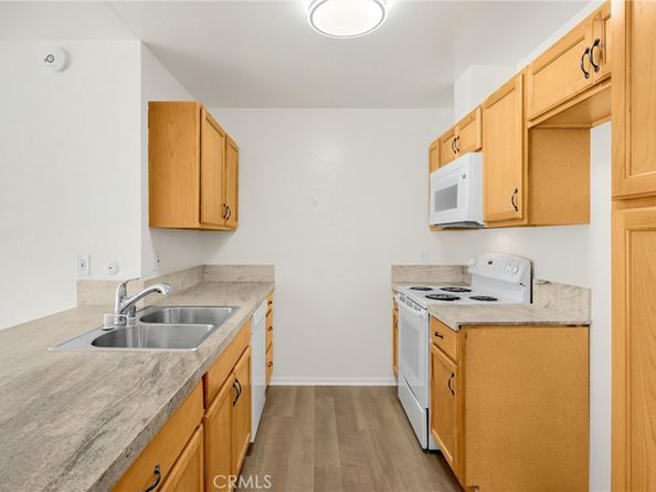 2521 W Sunflower Avenue R8, Santa Ana CA 92704