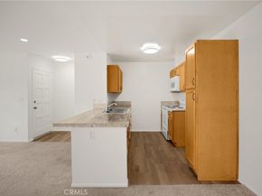 2521 W Sunflower Avenue R8, Santa Ana CA 92704