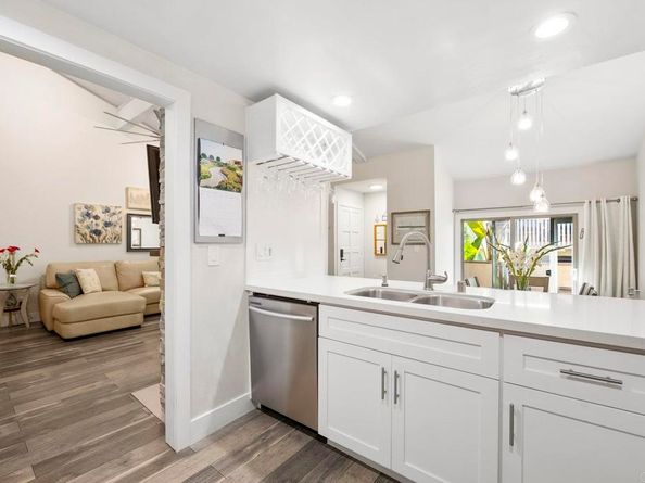 2352 Altisma Way 13, Carlsbad CA 92009