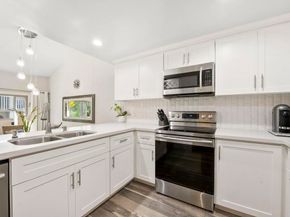2352 Altisma Way 13, Carlsbad CA 92009