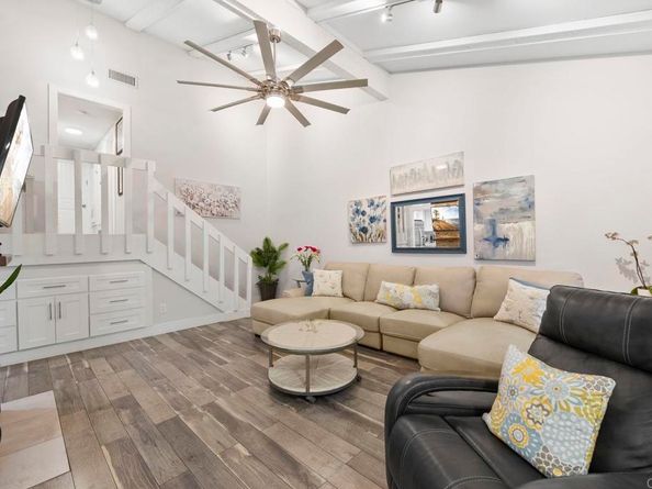 2352 Altisma Way 13, Carlsbad CA 92009