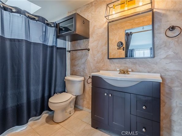 2264 Rose Avenue, Signal Hill CA 90755