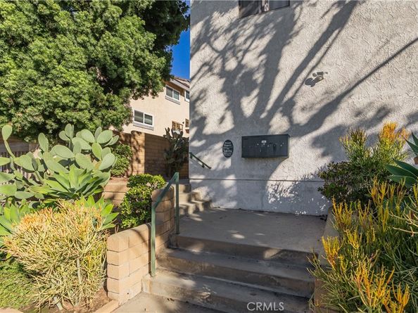 2264 Rose Avenue, Signal Hill CA 90755