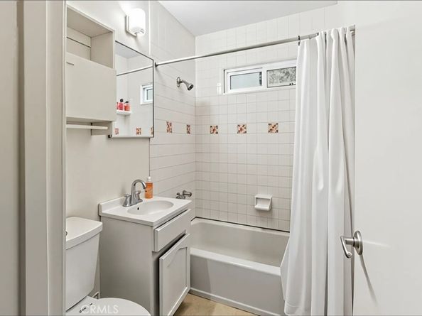 705 McDonald Avenue, Wilmington CA 90744