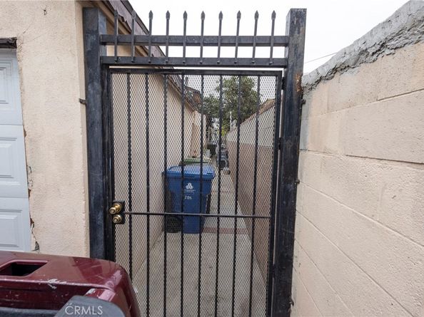 705 McDonald Avenue, Wilmington CA 90744