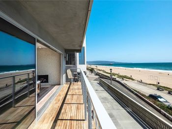 2208 The Strand