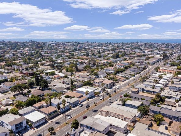 1436 Manhattan Beach Boulevard, Manhattan Beach CA 90266