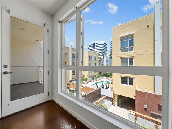 21301 Erwin 420, Woodland Hills CA 91367