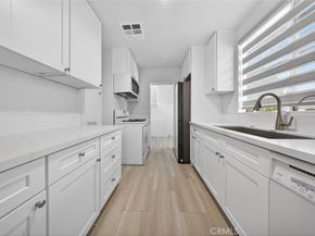 8100 Bellaire Avenue, North Hollywood CA 91605