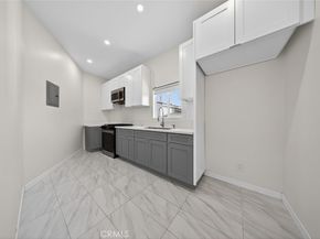 8100 Bellaire Avenue, North Hollywood CA 91605