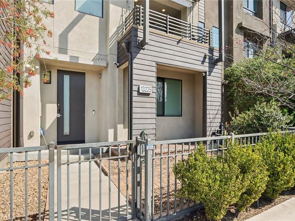 13225 Victory Boulevard, Valley Glen CA 91401