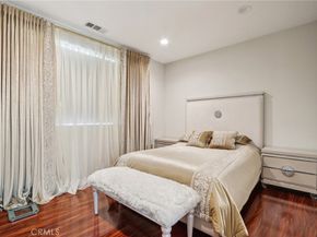 13225 Victory Boulevard, Valley Glen CA 91401