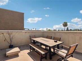 13225 Victory Boulevard, Valley Glen CA 91401