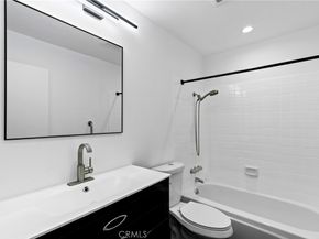 5320 Zelzah Ave. 214, Encino CA 91316