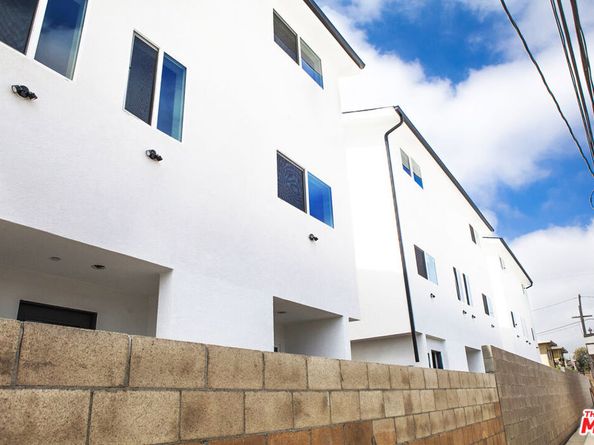 Undisclosed Address #24397913, Los Angeles CA 90044