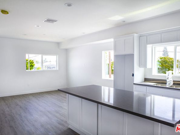 Undisclosed Address #24397913, Los Angeles CA 90044