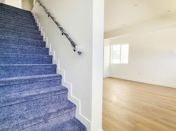 Undisclosed Address #24397913, Los Angeles CA 90044