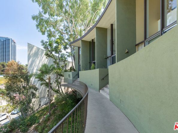 3625 Fredonia Drive 10, Los Angeles CA 90068
