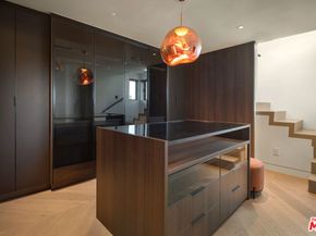 6918 Oporto Drive, Los Angeles CA 90068