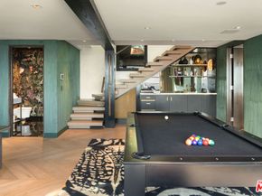 6918 Oporto Drive, Los Angeles CA 90068