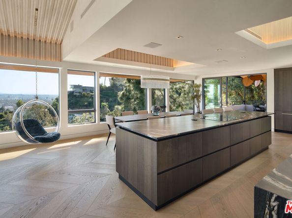 6918 Oporto Drive, Los Angeles CA 90068