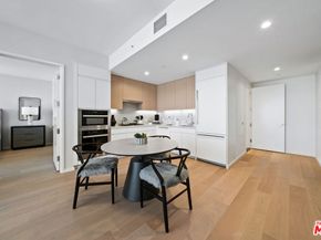 877 Francisco Street 2212, Los Angeles CA 90017