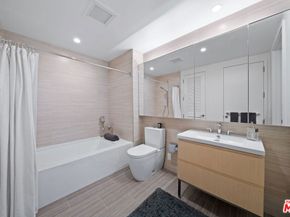 877 Francisco Street 2212, Los Angeles CA 90017