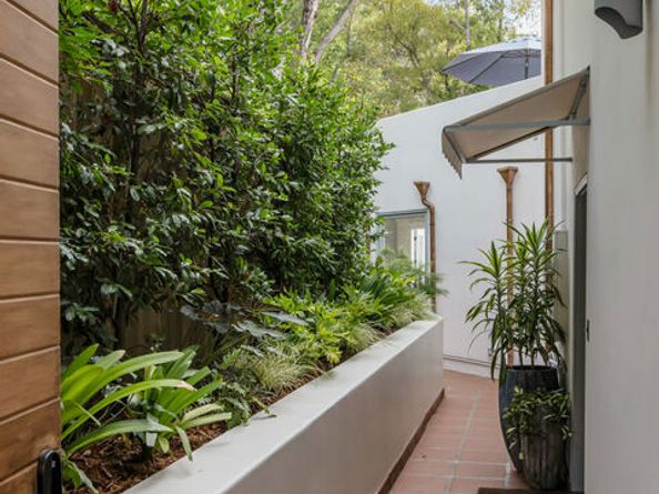 8701 Wonderland Park Avenue, Los Angeles CA 90046