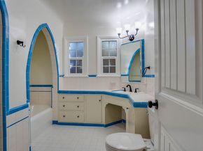 1306 S Longwood Avenue, Los Angeles CA 90019