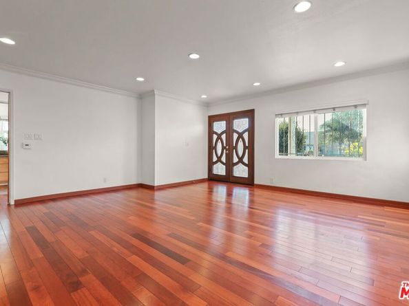 2120 9th Avenue, Los Angeles CA 90018