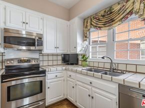 420 S Barrington Avenue PH302, Los Angeles CA 90049