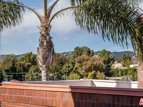 420 S Barrington Avenue PH302, Los Angeles CA 90049