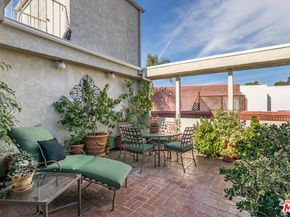 420 S Barrington Avenue PH302, Los Angeles CA 90049