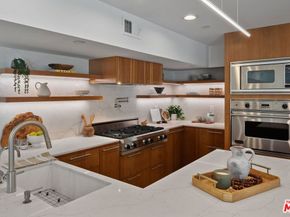 512 Brooks Avenue 6, Venice CA 90291