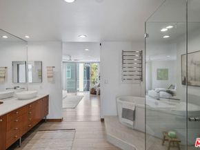 512 Brooks Avenue 6, Venice CA 90291