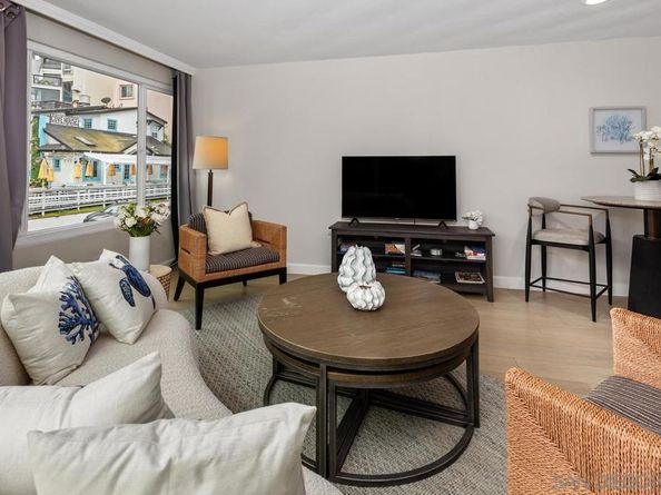 8040 Girard Ave 2, La Jolla CA 92037