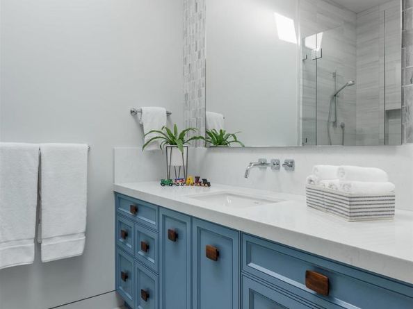 5416 Candlelight Dr, La Jolla CA 92037