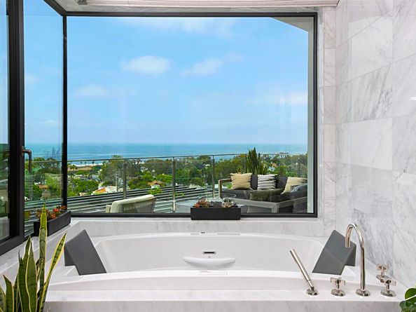 5416 Candlelight Dr, La Jolla CA 92037