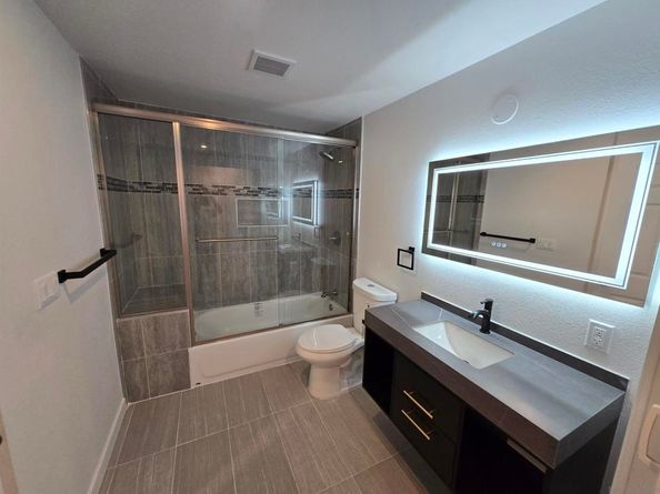 940 S Upas St, Escondido CA 92025